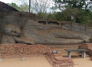 sri-lanka/polonnaruwa/landmark/uttararama-die-vier-statuen