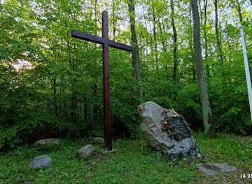 poland/greater-poland/landmark/miejsce-pamieci-polakow-zamordowanych-w-okolicznych-lasach-w-okresie-stalinowskim