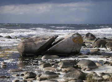 denmark/bornholm/landmark/the-broken-boulder-of-helligpeder