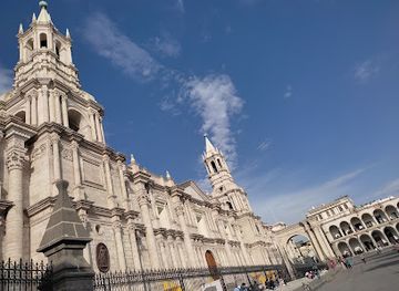 peru/arequipa/historic-centre-of-arequipa/landmark/basilica-cathedral-of-arequipa