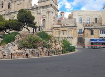 malta/birgu/landmark/freedom-day-monument