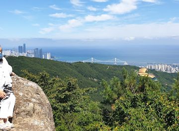 south-korea/busan-beaches/landmark/beacon-fire-station-in-hwangryeong-mountain