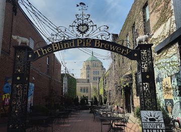 illinois/champaign/landmark/cowboy-monkey