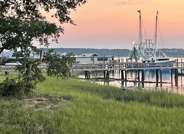 south-carolina/hilton-head-island/landmark/hilton-head-dolphin-cruises-tale-hunter