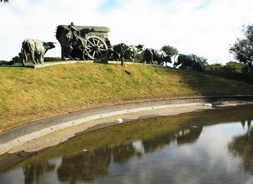 uruguay/montevideo-coast/landmark/carreta-monument