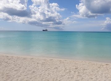 antigua-and-barbuda/saint-john/landmark/casa-roots-beach-food-drinks
