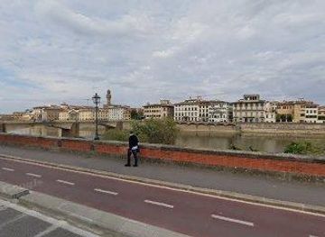 italy/florence/landmark/piazza-nicola-demidoff-lungarno-serristori
