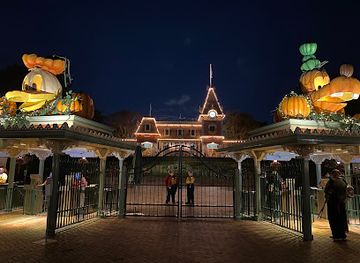 california/anaheim/landmark/disneyland-railroad-main-street-station