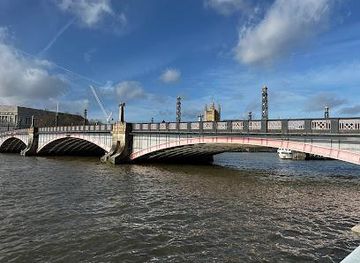 united-kingdom/london/landmark/lambeth-bridge