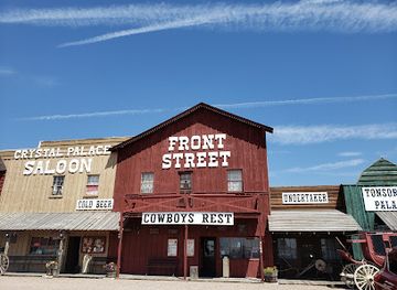 nebraska/lake-mcconaughy/landmark/petrified-wood-gallery