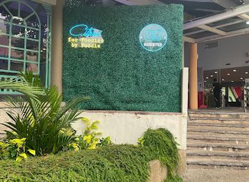 singapore/woodlands/landmark/citrus-by-the-pool