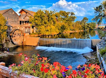 tennessee/pigeon-forge/landmark/mill-bridge-hard-cider-company