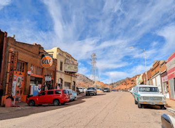 arizona/bisbee/landmark/abandoned-pool-snooker-joker-pool-libations