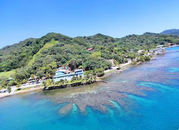 honduras/bay-islands/landmark/town-center-at-port-of-roatan