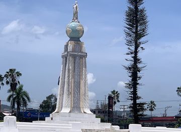 el-salvador/central-region/landmark/plaza-salvador-del-mundo