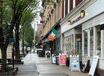 new-york/saratoga-springs/landmark/saratoga-marketplace