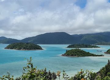 australia/whitsunday-islands/landmark/coral-beach-walking-track