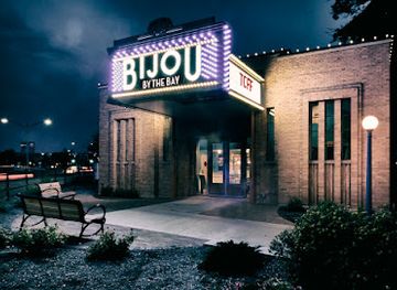 michigan/traverse-city/landmark/bijou-by-the-bay