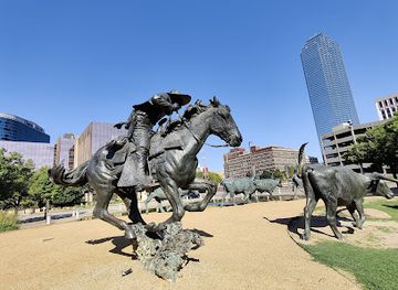 texas/dallas/downtown-dallas/landmark/pioneer-plaza