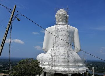 sri-lanka/central-province/landmark/athugala-buddha-statue