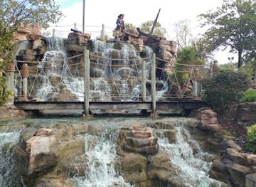 missouri/lake-of-the-ozarks/landmark/pirate-s-cove-adventure-golf