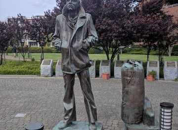 virginia/virginia-beach/landmark/the-lone-sailor-statue