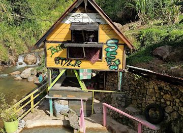 dominica/roseau/landmark/screw-s-sulfur-spas