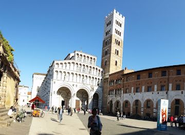 italy/lucca/landmark/piazza-antelminelli