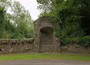 ireland/county-tipperary/landmark/the-mousehouse-toll-bridge