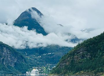 norway/geirangerfjord/landmark/helicopter-pick-up-location