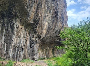 armenia/jermuk-waterfall/landmark/granitem-arch