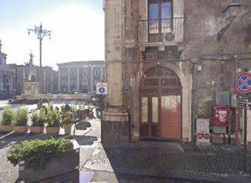 italy/catania/landmark/piazza-del-duomo-18