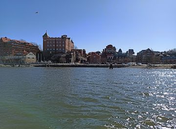 sweden/gothenburg/landmark/oceanbus