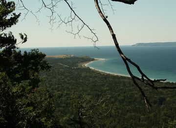 michigan/sleeping-bear-dunes-national-lakeshore/landmark/alligator-hill-trail