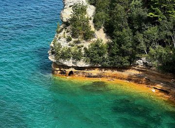 michigan/pictured-rocks-national-lakeshore/landmark/miners-castle-trailhead