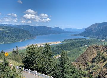 washington/columbia-river-gorge/landmark/vista-house-at-crown-point