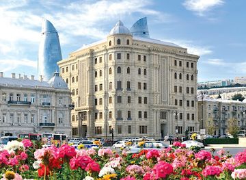 Azneft Square