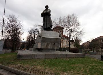 italy/turin/crocetta/landmark/monumento-al-fante-d-italia