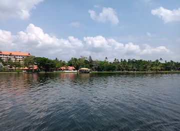 india/kerala-backwaters/landmark/vembanad-lake-aroor
