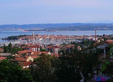 slovenia/central-slovenia/landmark/tunnel-entrance