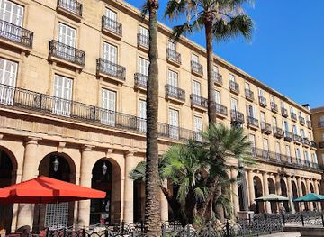 spain/bilbao/casco-viejo/landmark/plaza-nueva