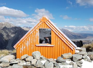 new-zealand/mount-cook-national-park/landmark/sefton-bivouac