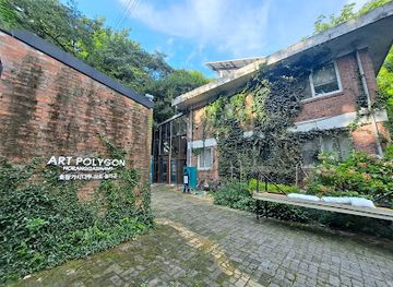 south-korea/honam-region/landmark/horanggasinamu-hill-guest-house