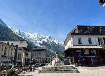 france/chamonix-mont-blanc/landmark/av-michel-croz