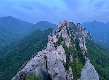 south-korea/seoraksan-national-park/landmark/ulsanbawi