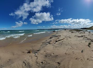 michigan/sleeping-bear-dunes-national-lakeshore/landmark/sleeping-bear-point