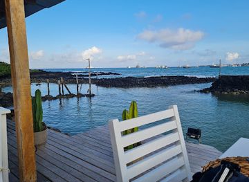 ecuador/puerto-ayora/landmark/almar