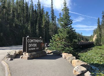 montana/yellowstone-national-park/landmark/continental-divide-elevation-8-262-ft