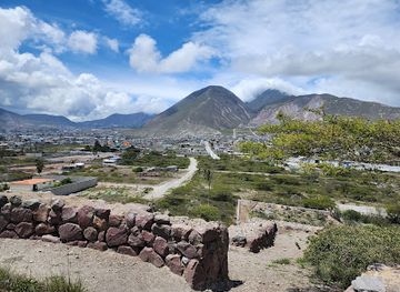 ecuador/otavalo/landmark/pucara-de-rumicucho-ruins-ruinss