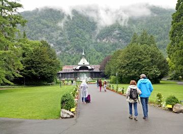 switzerland/swiss-plateau/landmark/yash-chopra-statue